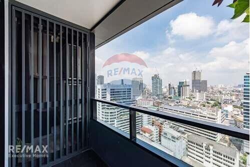 Affordable Luxury at M Silom: Spacious Rooms and Prime Location near BTS Chong Nonsi