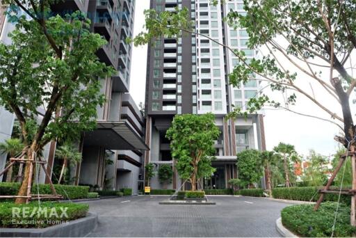 Stunning River Views from High-Floor Condo at a Great Price in Sathorn