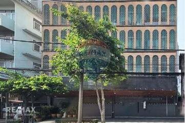 Prime Commercial Building with 6 Storeys and 4 Adjoining Rooms in Iconic Location near BTS and ICONSIAM!d, prime location near ICONSIAM and BTS