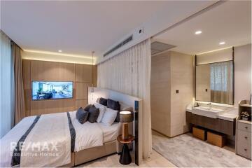 Luxurious Beachfront Condo at New Project near Monorail in Wong Amat Pattaya