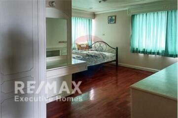 Master View Executive Place - Luxurious Condo at Unbeatable Price