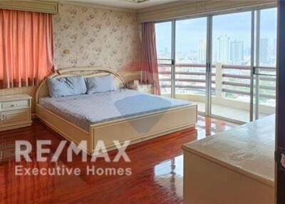 Master View Executive Place, price much lower than the market.