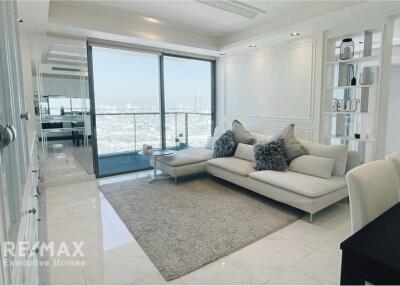 Luxurious condo with private elevator at an unbeatable price.