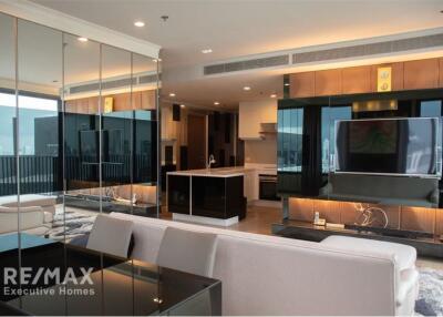 Luxury condo, prime location, spacious rooms, near BTS Ratchathewi.