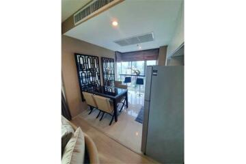 Corner condo near Huai Khwang MRT Station at unbeatable price.