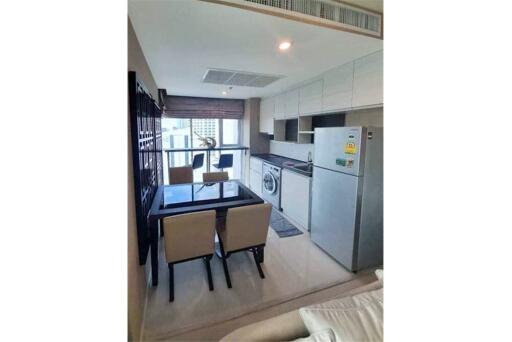 Corner condo near Huai Khwang MRT Station at unbeatable price.