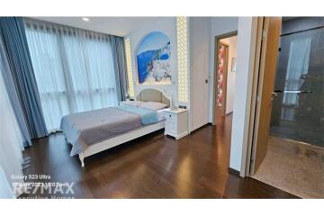 Spacious and luxurious corner condo near BTS Ratchathewi.