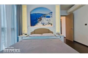 Spacious and luxurious corner condo near BTS Ratchathewi.