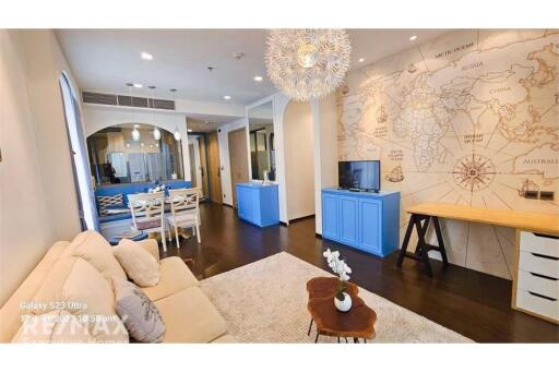 Spacious and luxurious corner condo near BTS Ratchathewi.