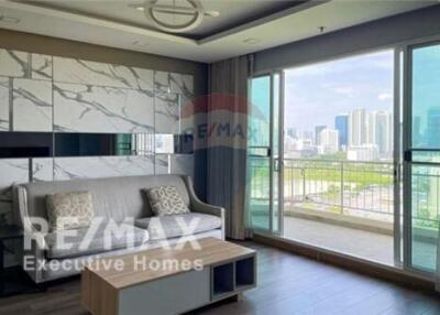 Affordable, spacious room near MRT Cultural Center