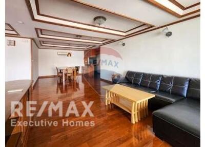 Spacious Condo with Proximity to BTS Phrom Phong and Sukhumvit Road