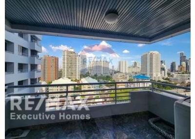Spacious Condo with Proximity to BTS Phrom Phong and Sukhumvit Road