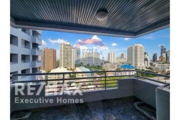 Spacious Condo with Proximity to BTS Phrom Phong and Sukhumvit Road