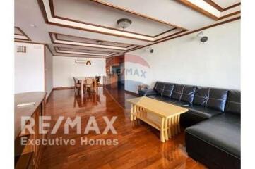 Large condo near BTS Phrom Phong and Sukhumvit Road.