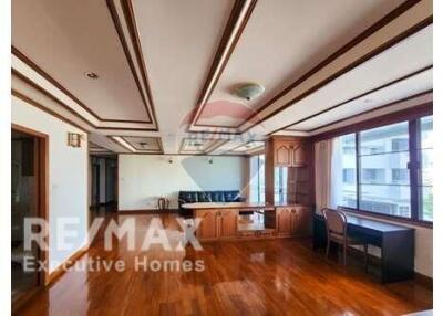 Spacious Condo with Proximity to BTS Phrom Phong and Sukhumvit Road