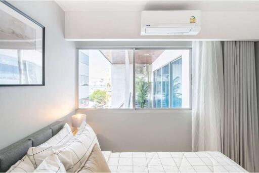 Large Sathorn room, affordable, convenient access.