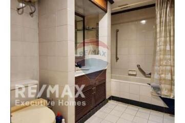 Large condo near BTS Phrom Phong with built-ins.