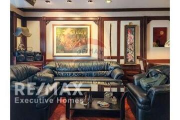 Large condo near BTS Phrom Phong with built-ins.