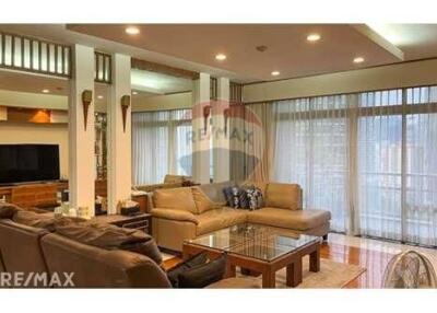 Luxury condo near BTS Ploenjin, ideal dream home.