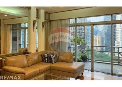 Luxury condo near BTS Ploenjin, ideal dream home.