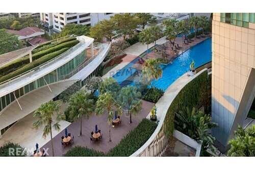 Condo in the heart of Asoke, excellent location