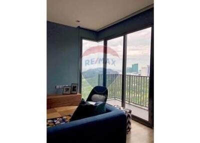 Corner room with stunning views at The Line Chatuchak.
