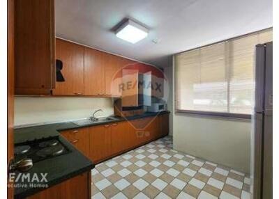 Large 3BR condo in trendy Thonglor area.