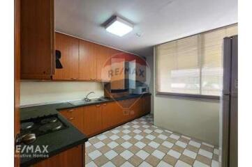 Large 3BR condo in trendy Thonglor area.