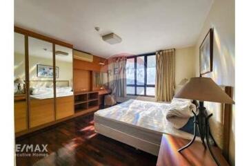 Large 3BR condo in trendy Thonglor area.