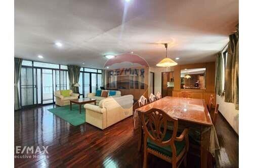 Large 3BR condo in trendy Thonglor area.