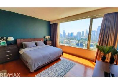 Luxurious 3-Bed Condo with Private Elevator and Panoramic Views in BTS Thong Lo Area