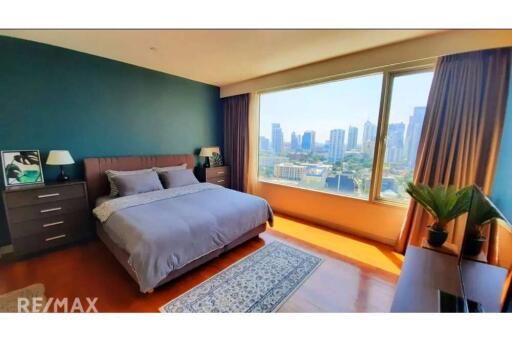 Luxurious 3-Bed Condo with Private Elevator and Panoramic Views in BTS Thong Lo Area