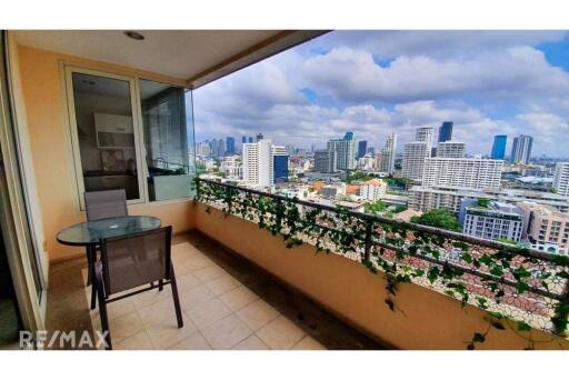 Luxurious 3-Bed Condo with Private Elevator and Panoramic Views in BTS Thong Lo Area