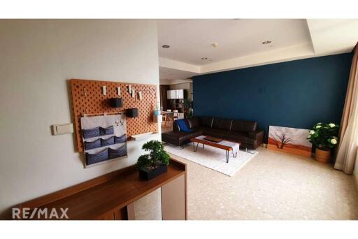 Luxurious 3-Bed Condo with Private Elevator and Panoramic Views in BTS Thong Lo Area