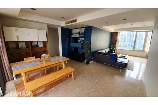 Luxurious 3-Bed Condo with Private Elevator and Panoramic Views in BTS Thong Lo Area