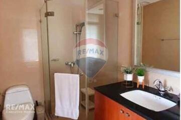 Luxurious 3-Bed Condo with Private Elevator and Panoramic Views in BTS Thong Lo Area