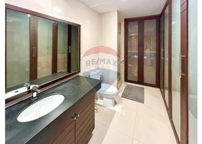 Special 2 beds Condo For Rent in Thong Lor