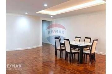 Spacious unit in the heart of Asok.