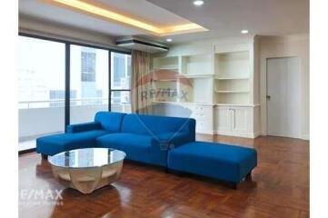 Spacious unit in the heart of Asok.