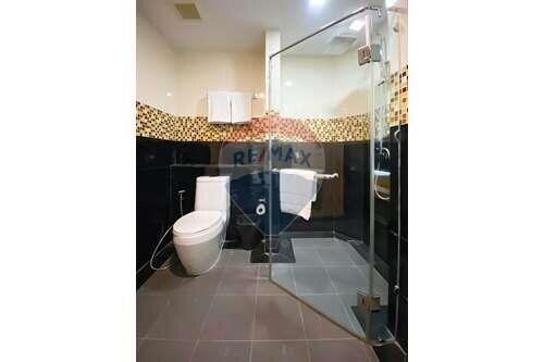 Nice unit in a quiet residential area.