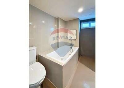 Fully Furnitured PET FRIENDLY service apartment not far from BTS "Thong Lor".