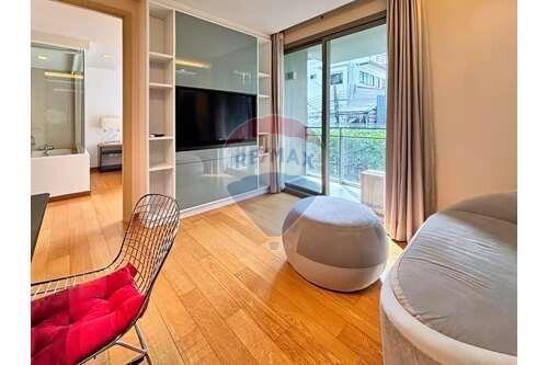 Beautiful 1bed condo for Sale on the soi 49.