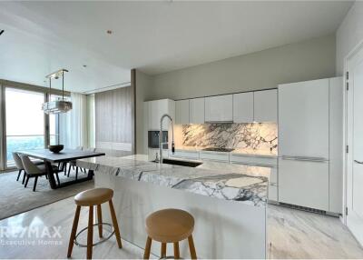 Elegant Riverfront Living: 1BR Condo on 39th Floor at Four Seasons Private Residences