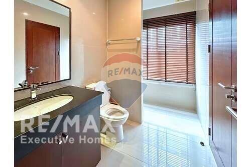 Special 2 beds Condo For Rent in Thong Lor