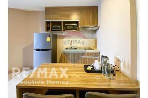 Nice unit in the quiet residential area.