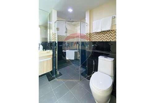 Nice unit in the quiet residential area.