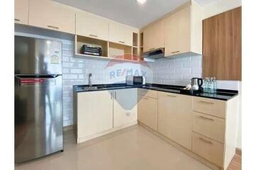 Nice unit in the quiet residential area.