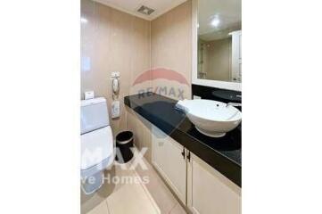 Nice 2beds unit with the park view in a quiet soi.