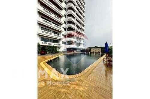 Nice 2beds unit with the park view in a quiet soi.