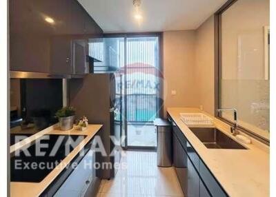 Fully Furnitured Condo near BTS "Phra Khanong".